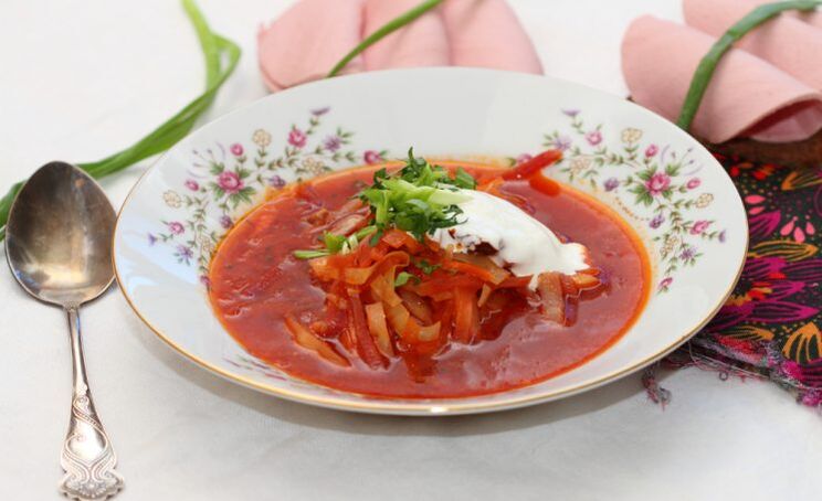 For an afternoon snack, patients with gout can eat vegetarian borscht
